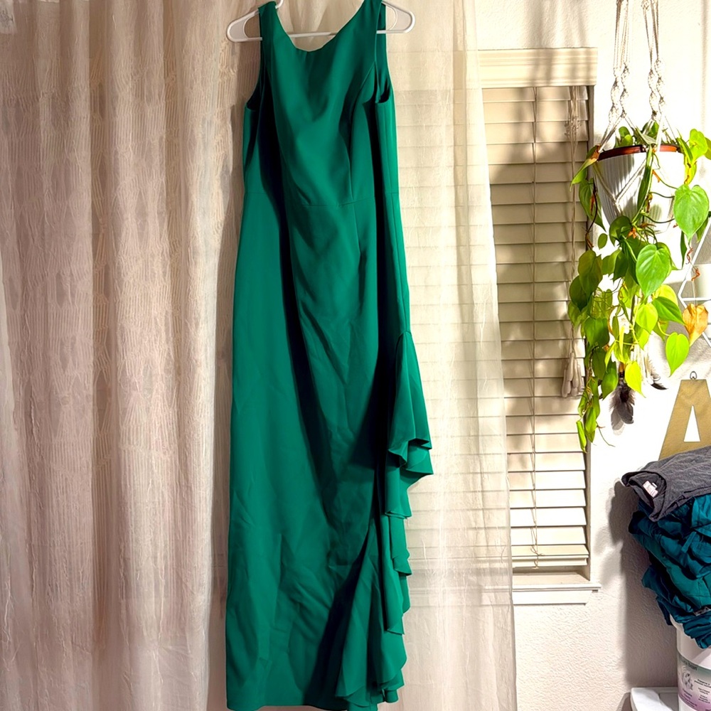Vince camuto formal Kelly green full length asymmetrical ruffle dress